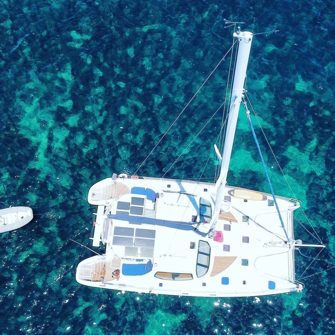 Privilege 585 catamaran prepared and commanded by Captain Nacho Lamadrid during private ownership.