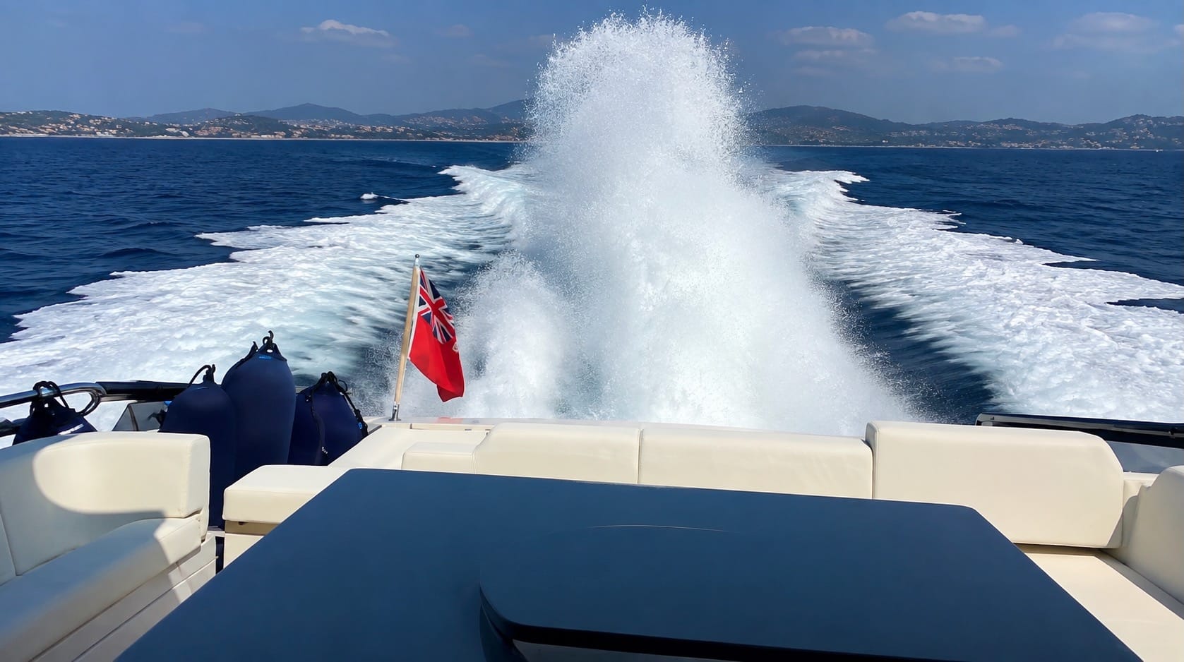 Itama 75 motor yacht cruising at sea