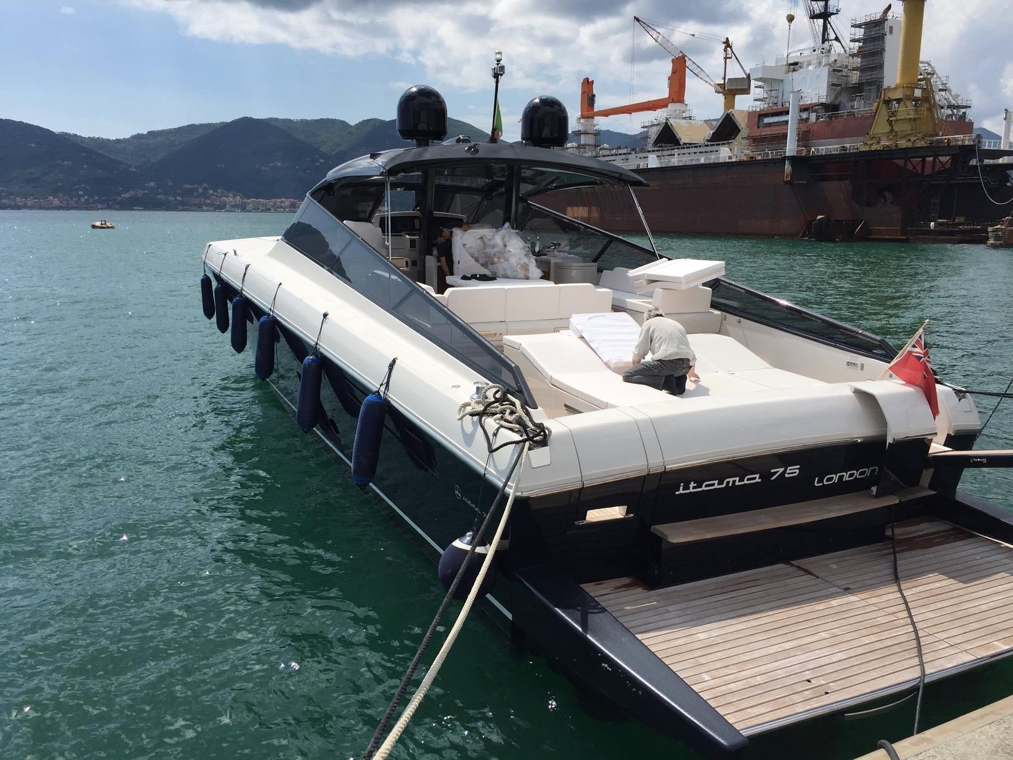 Itama 75 motor yacht