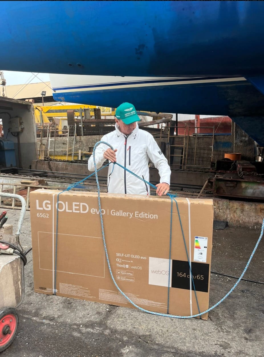 Yacht preparation before delivery